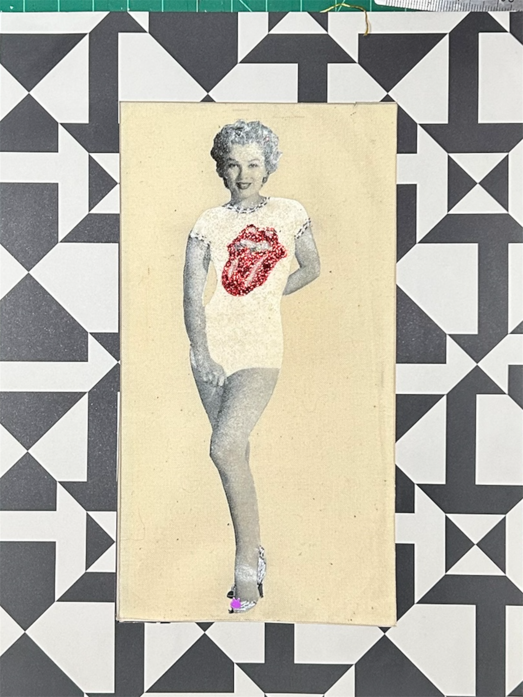 Marilyn Monroe in a Rolling Stones Tee - Image 3