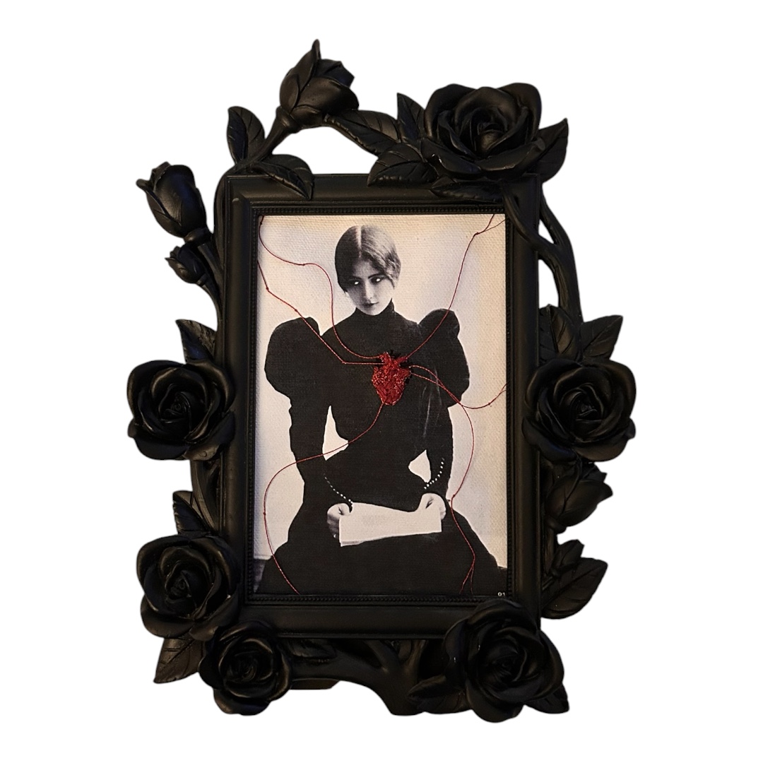 Anatomical Heart — Gothic Hand-Embroidered Portrait - Image 2