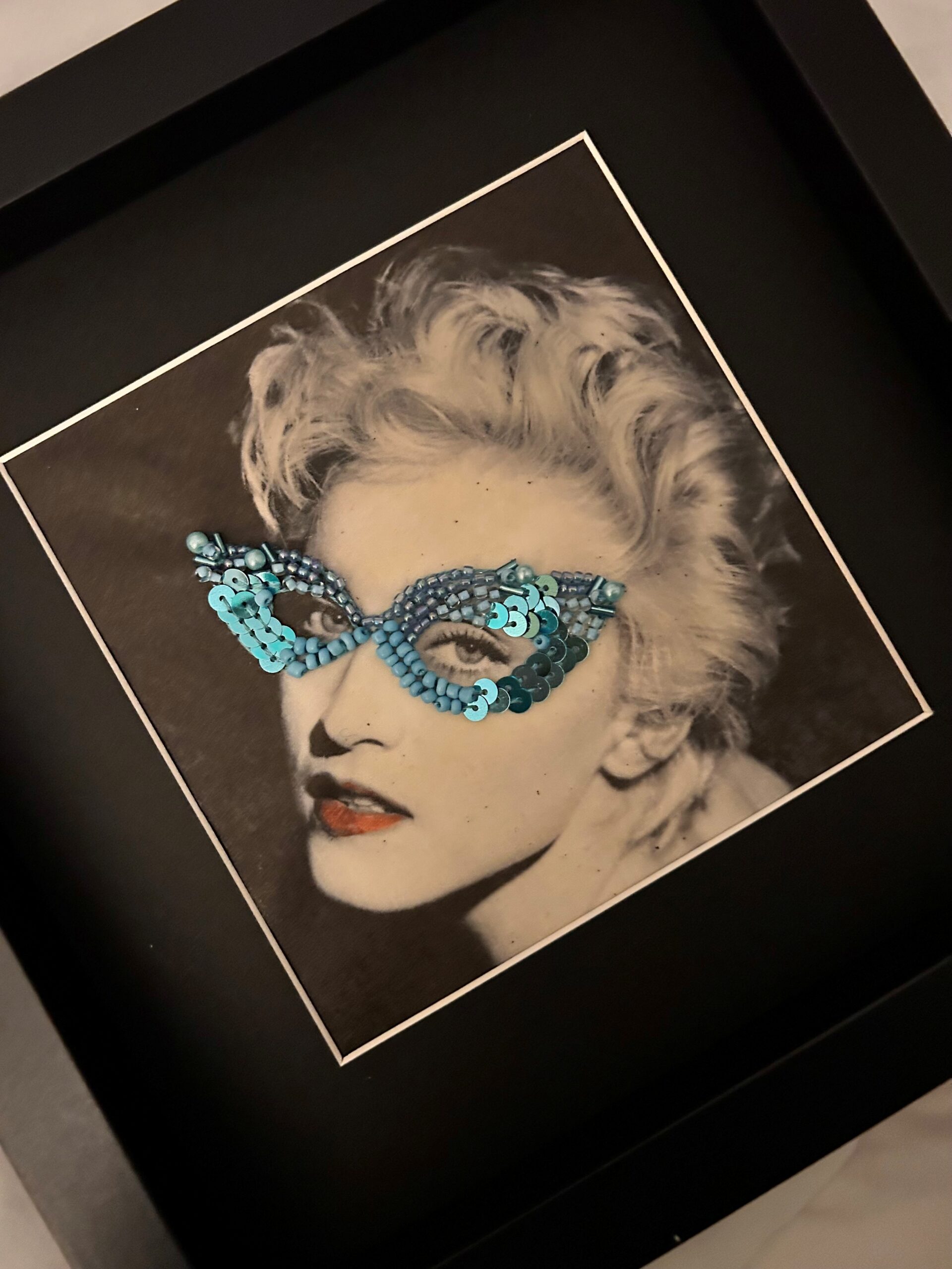 Madonna in Blue — Hand-Beaded Portrait - Image 3